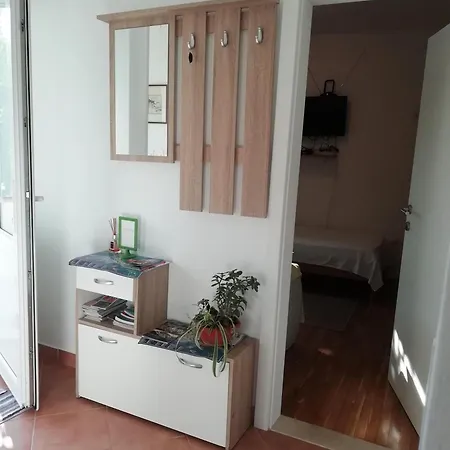 Apartment Ivana Mitten Im Blumengarten